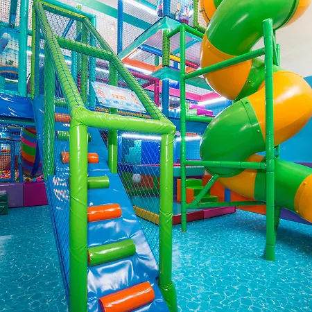 Hovima La Pinta Beachfront Family Отель
