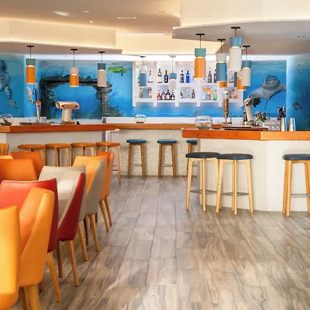 Hovima La Pinta Beachfront Family Hotel 4*