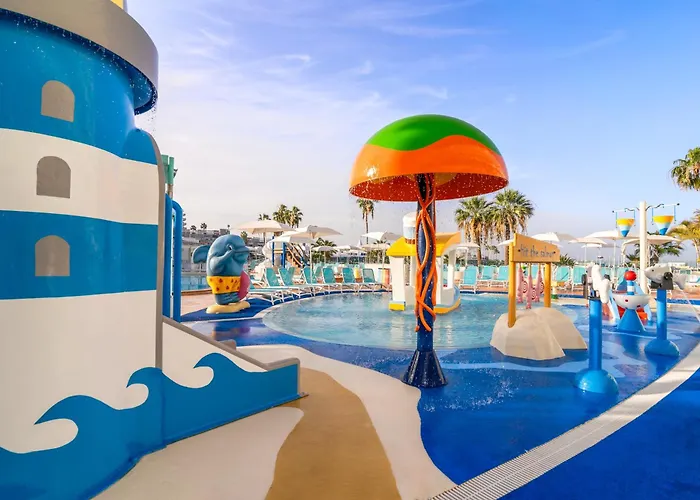 Hovima La Pinta Beachfront Family فندق