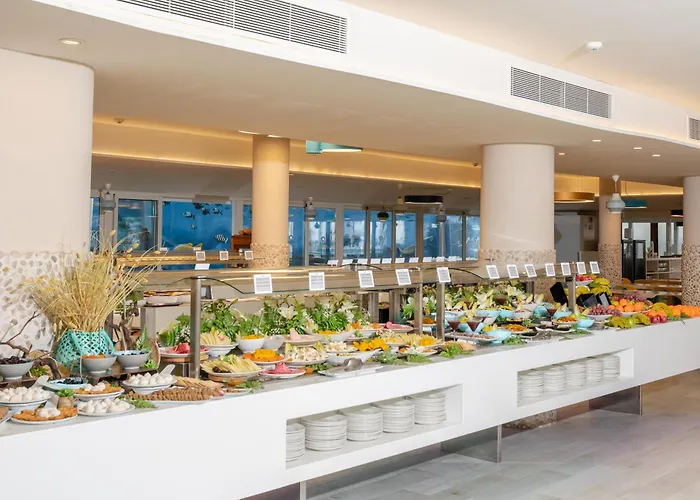 فندق Hovima La Pinta Beachfront Family 4*