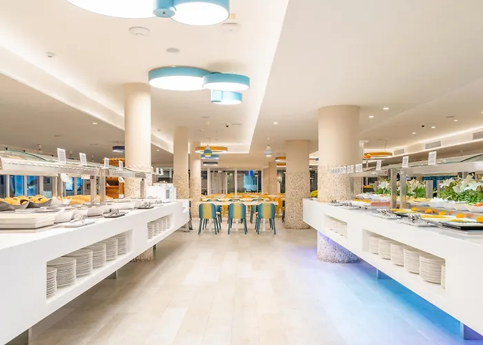 فندق Hovima La Pinta Beachfront Family 4*