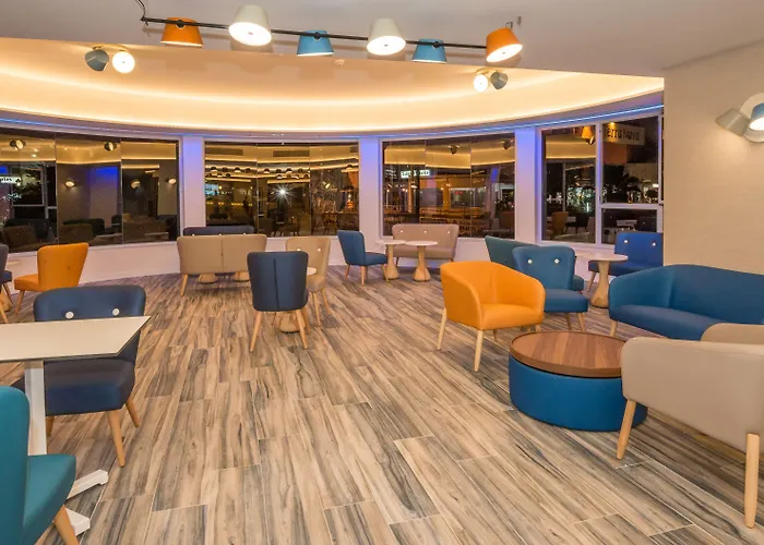 فندق Hovima La Pinta Beachfront Family 4*